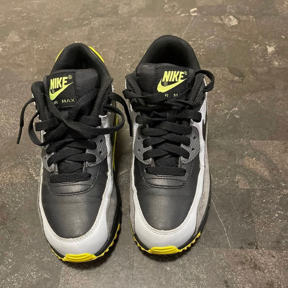 Nike Air Max 90 Sneakers
